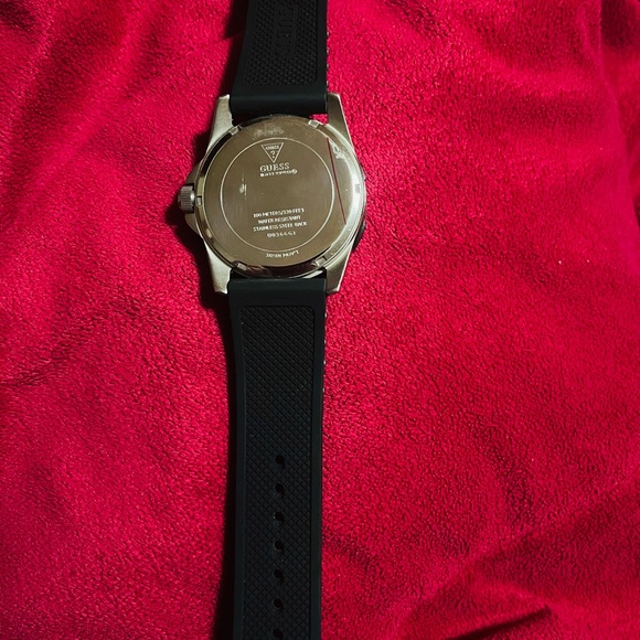 Men’s watch, battery replacement needed. Never worn - Picture 2 of 2
